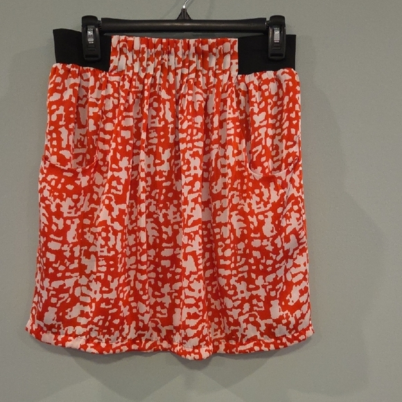 Emmelee for F.C. Red and White Bubble Mini Skirt - Picture 1 of 8